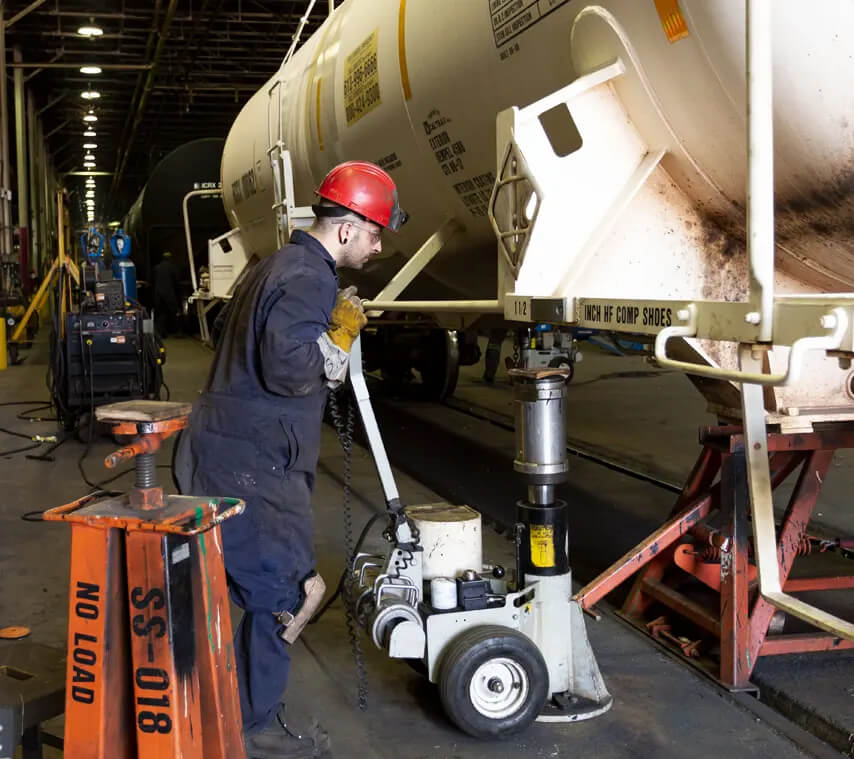 Maintenance of a railcar